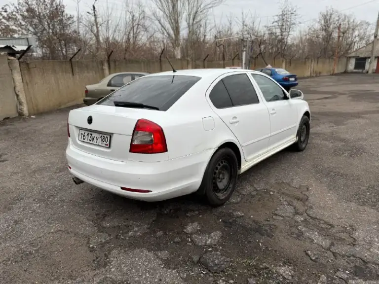 Продаётся skoda octavia a5 (2011 г. )
Отличный автомобиль в надёжном исполнении — надёжный выбор для повседневных поездок и дальних путешествий!
Основные характеристики:
* Год выпуска: 2011
* Двигатель: 1,8 л турбо
* Коробка передач: акпп dsg‑7 (без проблем)
Комплектация:
* Полный мультируль
* Двухзонный климат‑контроль
* Датчик света
* Датчик дождя
* Круиз‑контроль
* Подогрев передних сидений
* Подогрев задних сидений
* Парктроники
Колёса и резина:
* Зима: штампованные диски 16′′
* Лето: диски 17′′ от audi
* 2 Комплекта резины
Цена: 750 000 руб.
Контакт для связи: телефон: +79493152797 - фотография - 4