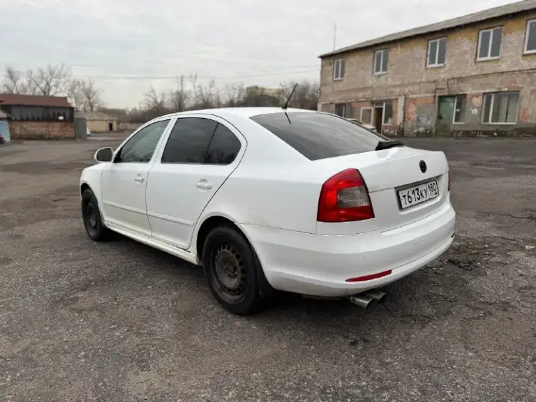 Продаётся skoda octavia a5 (2011 г. )
Отличный автомобиль в надёжном исполнении — надёжный выбор для повседневных поездок и дальних путешествий!
Основные характеристики:
* Год выпуска: 2011
* Двигатель: 1,8 л турбо
* Коробка передач: акпп dsg‑7 (без проблем)
Комплектация:
* Полный мультируль
* Двухзонный климат‑контроль
* Датчик света
* Датчик дождя
* Круиз‑контроль
* Подогрев передних сидений
* Подогрев задних сидений
* Парктроники
Колёса и резина:
* Зима: штампованные диски 16′′
* Лето: диски 17′′ от audi
* 2 Комплекта резины
Цена: 750 000 руб.
Контакт для связи: телефон: +79493152797 - фотография - 5