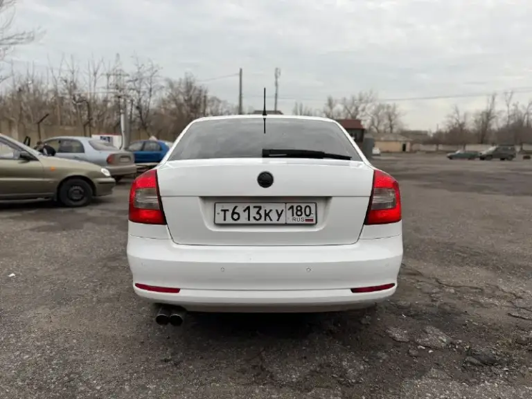 Продаётся skoda octavia a5 (2011 г. )
Отличный автомобиль в надёжном исполнении — надёжный выбор для повседневных поездок и дальних путешествий!
Основные характеристики:
* Год выпуска: 2011
* Двигатель: 1,8 л турбо
* Коробка передач: акпп dsg‑7 (без проблем)
Комплектация:
* Полный мультируль
* Двухзонный климат‑контроль
* Датчик света
* Датчик дождя
* Круиз‑контроль
* Подогрев передних сидений
* Подогрев задних сидений
* Парктроники
Колёса и резина:
* Зима: штампованные диски 16′′
* Лето: диски 17′′ от audi
* 2 Комплекта резины
Цена: 750 000 руб.
Контакт для связи: телефон: +79493152797 - фотография - 6