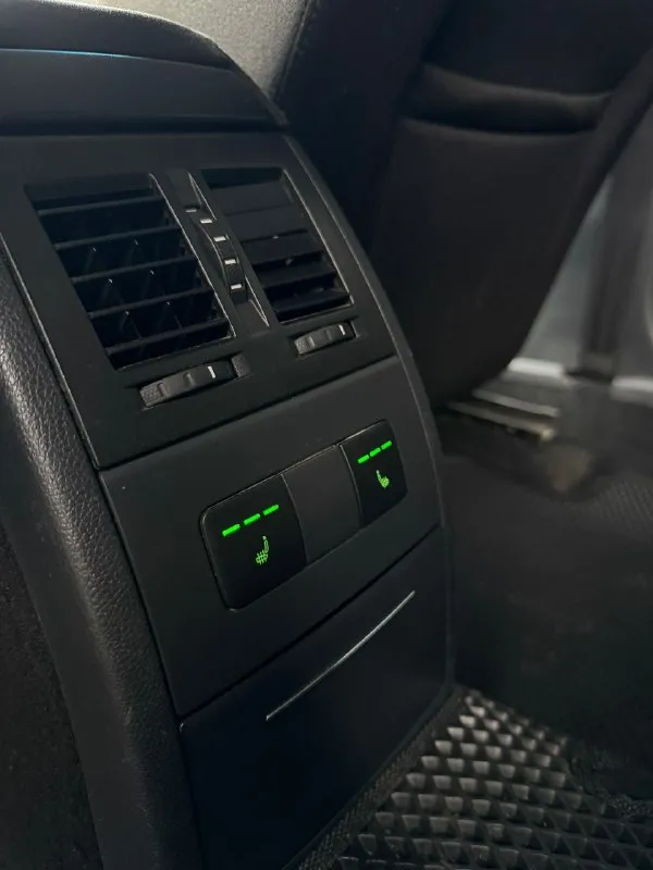 Продаётся skoda octavia a5 (2011 г. )
Отличный автомобиль в надёжном исполнении — надёжный выбор для повседневных поездок и дальних путешествий!
Основные характеристики:
* Год выпуска: 2011
* Двигатель: 1,8 л турбо
* Коробка передач: акпп dsg‑7 (без проблем)
Комплектация:
* Полный мультируль
* Двухзонный климат‑контроль
* Датчик света
* Датчик дождя
* Круиз‑контроль
* Подогрев передних сидений
* Подогрев задних сидений
* Парктроники
Колёса и резина:
* Зима: штампованные диски 16′′
* Лето: диски 17′′ от audi
* 2 Комплекта резины
Цена: 750 000 руб.
Контакт для связи: телефон: +79493152797 - фотография - 9