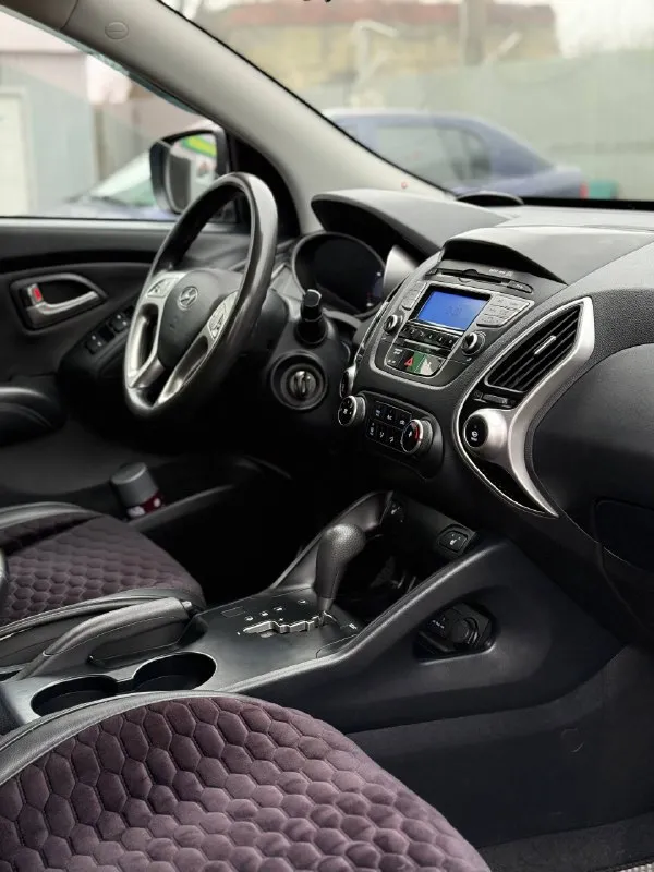 Цена: 1.240.000
💸💸💸💸❗️❗️❗️❗️
Hyundai ix35
2.0: Бензин
Кпп: автомат
Авто с родным пробегом 146.000
Без дтп!
Без задир! Приеду на любое сто
В целом отличный семейный автомобиль, который хорошо сохранился для своих лет!
Обслужен и вложений не требует!
Двигатель работает идеально, коробка листает отлично, ходовая часть, без стуков скрипов и тд.
Автомобиль соответствует описанию, по этому звонить только потенциальному покупателю! Уважайте мое и свое время!
▶️Смотреть больше фото◀️
Номер: +79494999290
Осмотр: донецк
📞 Звоните: +7(949)4999290 - фотография - 1