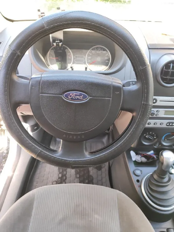 Ford fusion 2003 года 1.6 л. , механика 101 л. С. В одной семье 8 лет ❤👨‍👩‍👧🚙. Отличное состояние для своих лет. Пробег 190 тыс. Салон в отличном состоянии, сиденья не продавленые, в машине не курили, так как возили детей. Машина дорогу держит, резина отличная, так же комплект зимы на дисках. Кондиционер заправлен холодит отлично. За этот год поменно: масла, фильтра, бачек расширительный, антифриз, жидкость гур с промывкой, топливный насос, грм, приводные ремни, помпа, подшипник промвала, подшипники ступицы передней. Есть притёртость по заднему бамперу. В подарок отдам газ. Цена 500000 рублей. +74943687317 - фотография - 7