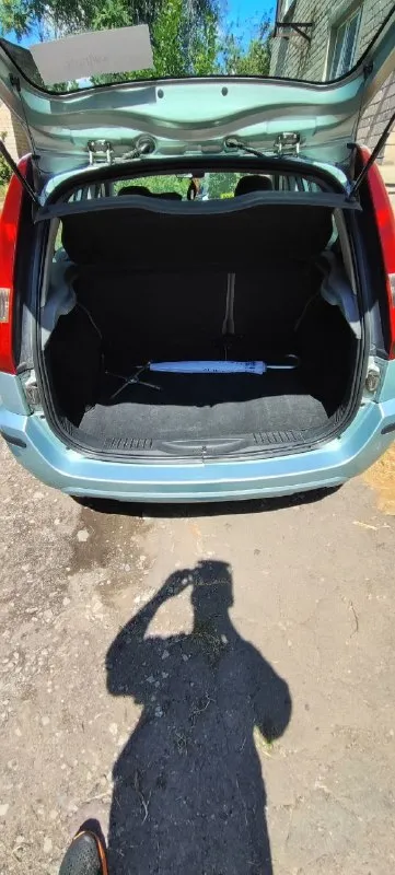 Ford fusion 2003 года 1.6 л. , механика 101 л. С. В одной семье 8 лет ❤👨‍👩‍👧🚙. Отличное состояние для своих лет. Пробег 190 тыс. Салон в отличном состоянии, сиденья не продавленые, в машине не курили, так как возили детей. Машина дорогу держит, резина отличная, так же комплект зимы на дисках. Кондиционер заправлен холодит отлично. За этот год поменно: масла, фильтра, бачек расширительный, антифриз, жидкость гур с промывкой, топливный насос, грм, приводные ремни, помпа, подшипник промвала, подшипники ступицы передней. Есть притёртость по заднему бамперу. В подарок отдам газ. Цена 500000 рублей. +74943687317 - фотография - 9