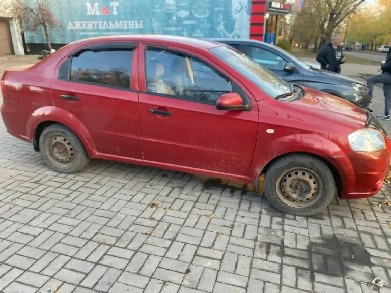 Chevrolet авео 2008год 1.5 мотор - бензин механика 5 ст. Пробег 210 000км. В хорошем техническом состоянии, мотор и коробка без нареканий( 2000 км назад поменяны все масла, сцепление, верталётик ) электрика вся рабочая. Салон в хорошем состоянии. Гур(рейка была перебрана 2000 км назад, жидкости заменены)летняя и зимняя резина (лето диски) по кузову не гнилой, дно, пороги все целое, ничего варить не надо. Из нюансов лобовое. Хорошая музыка, магнитола аура, 3 пары сильвестров, усь аса спорт(продажа с музыкой), все работает. Печка дует юридически, оформление без проблем я хозяин. (фаркоп вписан) цена‼️420000. Осмотр донецк. Машина бралась с салона в одной семье, по телефону расскажу больше. +79495591516
📞 Звоните: +7(949)5591516 - фотография - 2