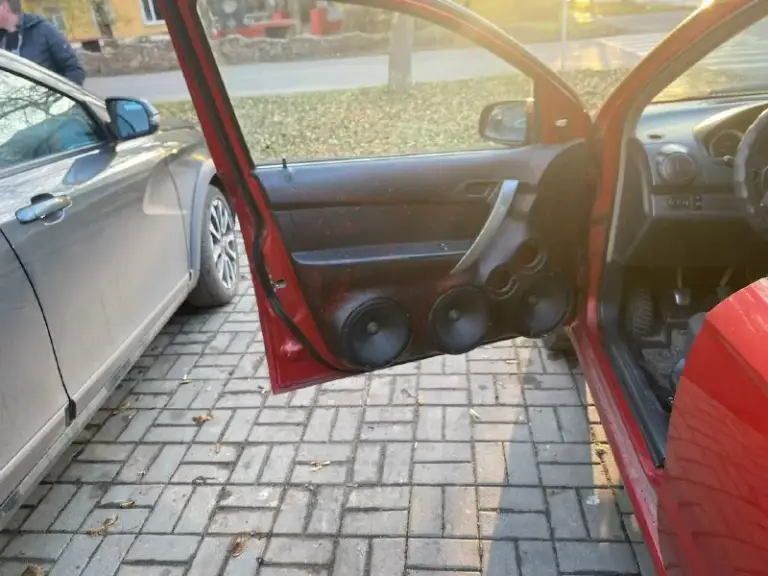 Chevrolet авео 2008год 1.5 мотор - бензин механика 5 ст. Пробег 210 000км. В хорошем техническом состоянии, мотор и коробка без нареканий( 2000 км назад поменяны все масла, сцепление, верталётик ) электрика вся рабочая. Салон в хорошем состоянии. Гур(рейка была перебрана 2000 км назад, жидкости заменены)летняя и зимняя резина (лето диски) по кузову не гнилой, дно, пороги все целое, ничего варить не надо. Из нюансов лобовое. Хорошая музыка, магнитола аура, 3 пары сильвестров, усь аса спорт(продажа с музыкой), все работает. Печка дует юридически, оформление без проблем я хозяин. (фаркоп вписан) цена‼️420000. Осмотр донецк. Машина бралась с салона в одной семье, по телефону расскажу больше. +79495591516
📞 Звоните: +7(949)5591516 - фотография - 5