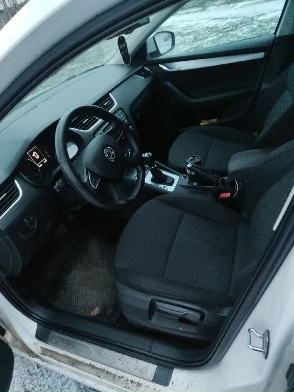 Skoda octavia a7 год выпуска: 2013 родной пробег автомобиля: 190 тыс. Км : 1.8 турбо ( 180 л. С ) коробка: автомат (dsg) комплектация: мультируль, штатная мультимедиа, круиз контроль, климат контроль, подогрев передних и задних сидений, розетка 220, 4 эл. Стеклоподъемника. Обслуживал своевременно, ходовая часть без нареканий. И коробка работают отлично. Цена: 1.500.000 тыс. Руб. Торг присутствует. Автомобиль находится в шахтёрске. Обращаться по номеру: +79493681873
📞 Звоните: +7(949)3681873 - фотография - 4