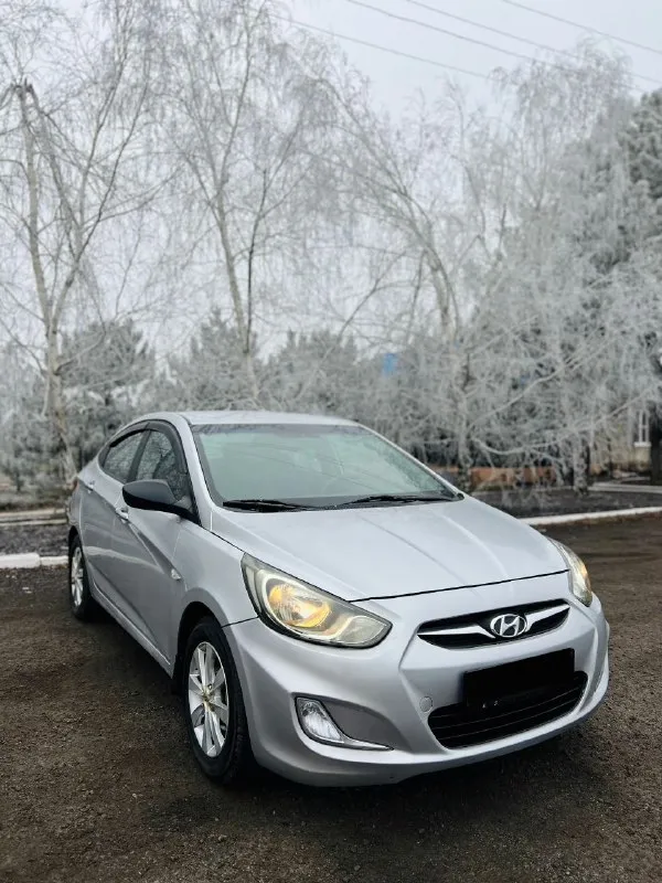 Продам машину hyundai solaris 2011 года выпуска. Автомобиль технически полностью в исправном состоянии, на уверенном ходу. Двигатель 1.6 бензин, не дымит/не троит, едет отлично. Коробка механика. Ходовая часть автомобиля всегда своевременно обслуживается, без каких либо посторонних шумов. Стоит хорошая зимняя резина, также установлена андройд магнитола, один владелец, кондиционер в исправном состоянии. Днище, пороги, арки все целое. За автомобиль уверен, будет ездить и радовать нового владельца.
Цена: 570.000₽ готов сделать скидку у капота.
Звоните: +79494347073 - фотография - 1