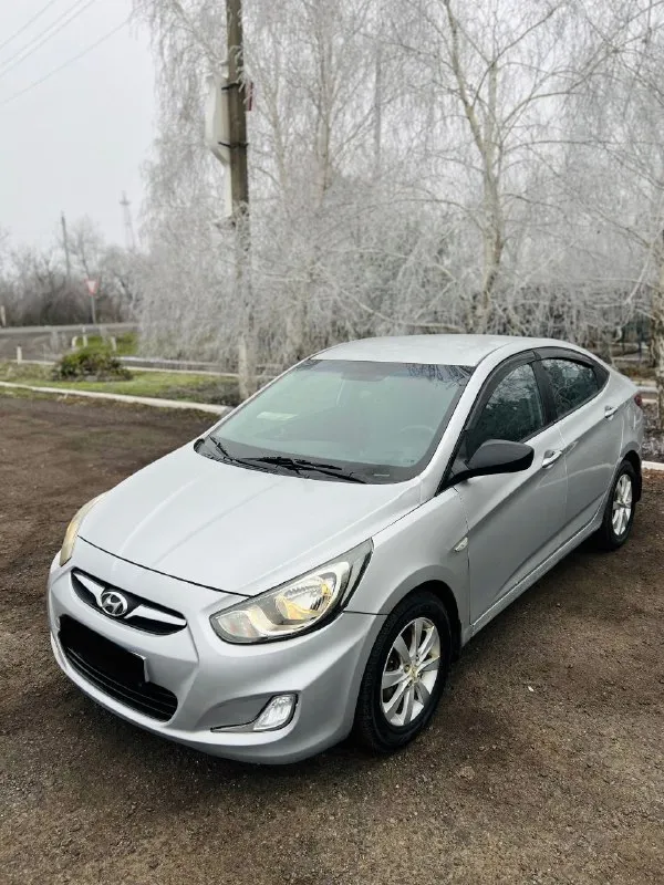 Продам машину hyundai solaris 2011 года выпуска. Автомобиль технически полностью в исправном состоянии, на уверенном ходу. Двигатель 1.6 бензин, не дымит/не троит, едет отлично. Коробка механика. Ходовая часть автомобиля всегда своевременно обслуживается, без каких либо посторонних шумов. Стоит хорошая зимняя резина, также установлена андройд магнитола, один владелец, кондиционер в исправном состоянии. Днище, пороги, арки все целое. За автомобиль уверен, будет ездить и радовать нового владельца.
Цена: 570.000₽ готов сделать скидку у капота.
Звоните: +79494347073 - фотография - 3