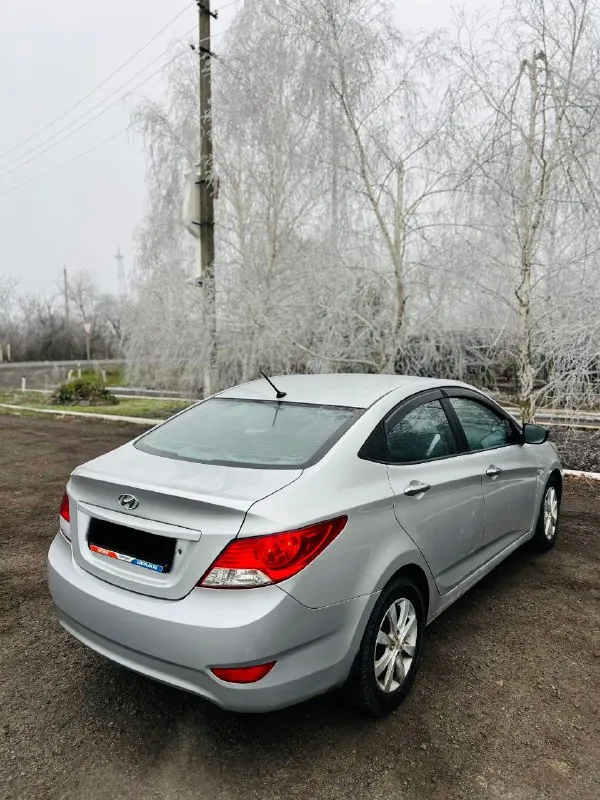 Продам машину hyundai solaris 2011 года выпуска. Автомобиль технически полностью в исправном состоянии, на уверенном ходу. Двигатель 1.6 бензин, не дымит/не троит, едет отлично. Коробка механика. Ходовая часть автомобиля всегда своевременно обслуживается, без каких либо посторонних шумов. Стоит хорошая зимняя резина, также установлена андройд магнитола, один владелец, кондиционер в исправном состоянии. Днище, пороги, арки все целое. За автомобиль уверен, будет ездить и радовать нового владельца.
Цена: 570.000₽ готов сделать скидку у капота.
Звоните: +79494347073 - фотография - 4