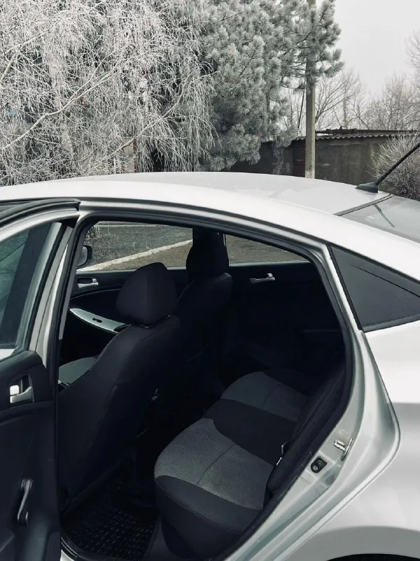 Продам машину hyundai solaris 2011 года выпуска. Автомобиль технически полностью в исправном состоянии, на уверенном ходу. Двигатель 1.6 бензин, не дымит/не троит, едет отлично. Коробка механика. Ходовая часть автомобиля всегда своевременно обслуживается, без каких либо посторонних шумов. Стоит хорошая зимняя резина, также установлена андройд магнитола, один владелец, кондиционер в исправном состоянии. Днище, пороги, арки все целое. За автомобиль уверен, будет ездить и радовать нового владельца.
Цена: 570.000₽ готов сделать скидку у капота.
Звоните: +79494347073 - фотография - 8
