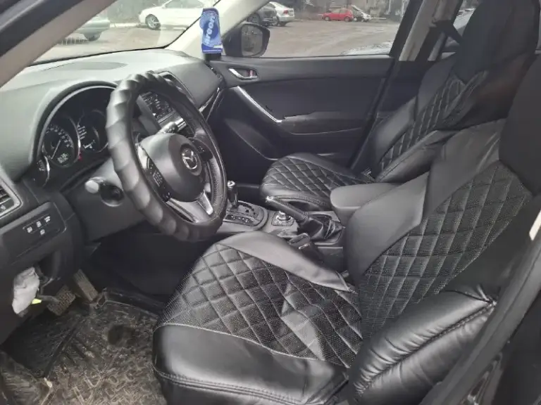 Mazda cx-5 2-л. 2011 год, пробег родной 102т.
В отличном состоянии, замена масло каждые 7т.
Нюансы:
Машина была в не большом дтп, треснуто лобовое, по кузову не большая мятина задней правой двери, трещина на заднем бампере, на фото видно. Переднее крыло заменено.
Коробка от столкновения с бардюром пинает на первой скорости, остальные переключает хорошо.
После устранения последствий дтп езжу уже почти год, машина работает на отлично, не считая пинка коробки.
Цена 1,350 🍋 не большой торг.
+79496850364

📞 Звоните: +7(949)6850364 - фотография - 4