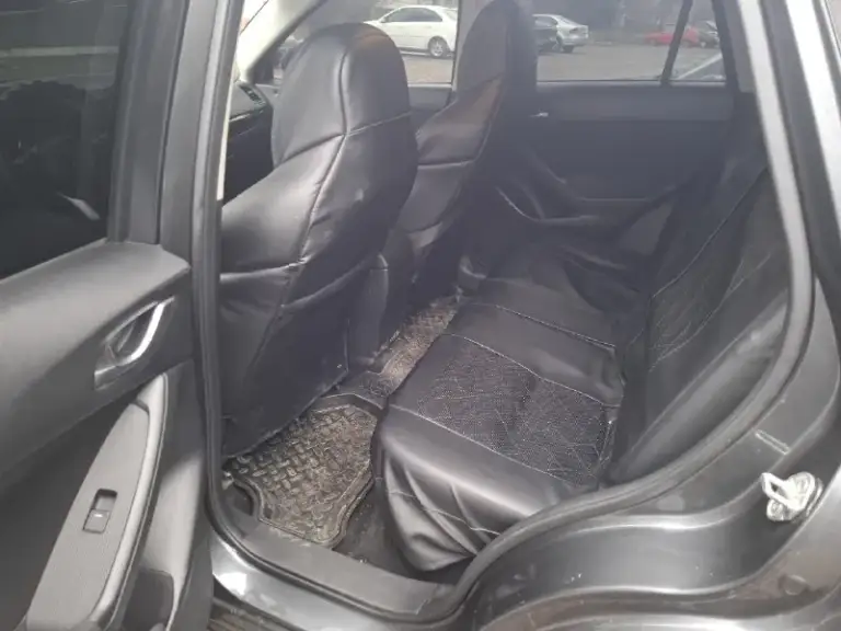 Mazda cx-5 2-л. 2011 год, пробег родной 102т.
В отличном состоянии, замена масло каждые 7т.
Нюансы:
Машина была в не большом дтп, треснуто лобовое, по кузову не большая мятина задней правой двери, трещина на заднем бампере, на фото видно. Переднее крыло заменено.
Коробка от столкновения с бардюром пинает на первой скорости, остальные переключает хорошо.
После устранения последствий дтп езжу уже почти год, машина работает на отлично, не считая пинка коробки.
Цена 1,350 🍋 не большой торг.
+79496850364

📞 Звоните: +7(949)6850364 - фотография - 5