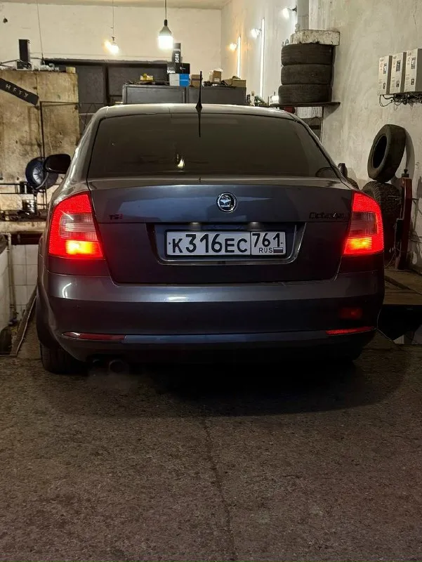 Обмен не интересует! Продам skoda октавия а5 рест в очень хорошем состоянии. 1.4 tsi, кпп механика 6-ти ступенчатая декабрь 2011 г. В. 3 владельца. Мотор работает идеально ровно, масло от замены до замены доливаю грамм 200 (6.000-7.000kм) не троит, не дымит. Едет очень бодро. Ходовая обслужена, без посторонних звуков. Кпп работает как положено. 4 электро стеклоподьёмника, подогревы передних сидений, кондиционер(заправлен летом, полностью исправен), штатные парктроники, led лампы в птф и ближнем. Датчик света, датчик дождя. Родной пробег 219.000, подтвержден автотекой. Два ключа, сервисная книга с первого дня использования. Продаю на 17х легкосплавах, летнюю резину также отдам. Любые проверки только приветствуются 850.000₽ торг +7 949 314 95 95
📞 Звоните: +7(949)3149595 - фотография - 4