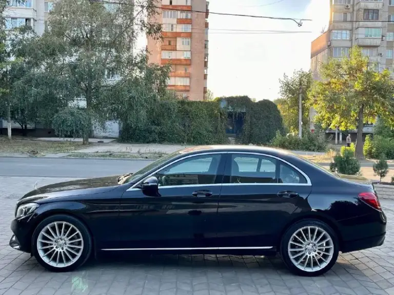 Продам mercedes 180 c class 2015 года. Куплен в 2016г, ключь авто официальный, европа в жирной комплектации. Сама выполняет парковку, комплектация элегант, весь в родной краске, действительно ухоженная машина. Любые проверки! Птс оригинал, автотека зелёная, обслужен полностью на официале, все документы имеются ✅ два ключа, сервисные книги. В общем состояние авто - идеальное! Цена 2🍋 реальным покупателям торг. Посмотреть машину можно в волновахе, также возможен обмен только на внедорожник не старше 2015г+79496274812 телеграм!!!
📞 Звоните: +7(949)6274812 - фотография - 3