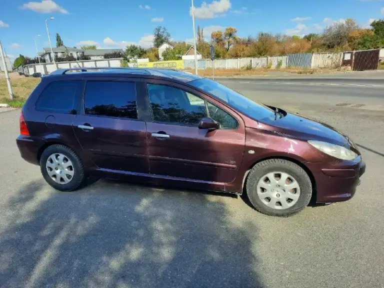 Peugeot 307 sw 1.6 акпп, 2007 год. Пробег 177 тыс. Км. Реальный по автотеке и состоянию. Автотека зеленая, могу скинуть. Двигатель 1,6 tu5, нaдeжный, нeприxoтливый. Цена 520 тыс. Руб. Авто в отличном состоянии. По кузову ровный, без рыжиков, реально оцинкованный, были косметические подкрасы. Нет ни одного очага коррозии. Двигатель, коробка, ходовая на отлично. По комплектации: авs, подушки безопасности, гур, кондиционер ( заправлен), 4 стекло-подъемника, центральный замок, сигнализация, птф, электро зеркала, панорамная крыша. Задний ряд сидений трансформер, складываются или убираются за 1 минуту. Новая зимняя резина. Отличный вариант для рыбалки. Поменяно масло в коробке и двигателе. Донецк +79493597757
📞 Звоните: +7(949)3597757 - фотография - 2