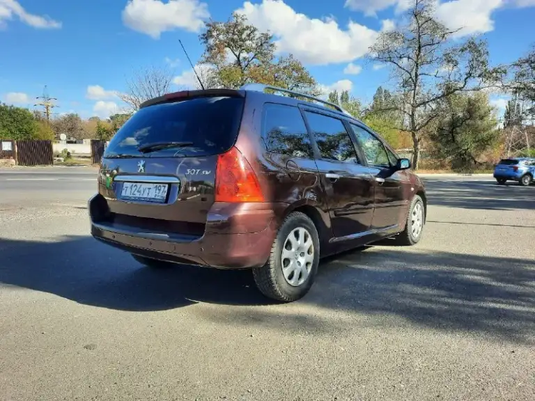 Peugeot 307 sw 1.6 акпп, 2007 год. Пробег 177 тыс. Км. Реальный по автотеке и состоянию. Автотека зеленая, могу скинуть. Двигатель 1,6 tu5, нaдeжный, нeприxoтливый. Цена 520 тыс. Руб. Авто в отличном состоянии. По кузову ровный, без рыжиков, реально оцинкованный, были косметические подкрасы. Нет ни одного очага коррозии. Двигатель, коробка, ходовая на отлично. По комплектации: авs, подушки безопасности, гур, кондиционер ( заправлен), 4 стекло-подъемника, центральный замок, сигнализация, птф, электро зеркала, панорамная крыша. Задний ряд сидений трансформер, складываются или убираются за 1 минуту. Новая зимняя резина. Отличный вариант для рыбалки. Поменяно масло в коробке и двигателе. Донецк +79493597757
📞 Звоните: +7(949)3597757 - фотография - 3