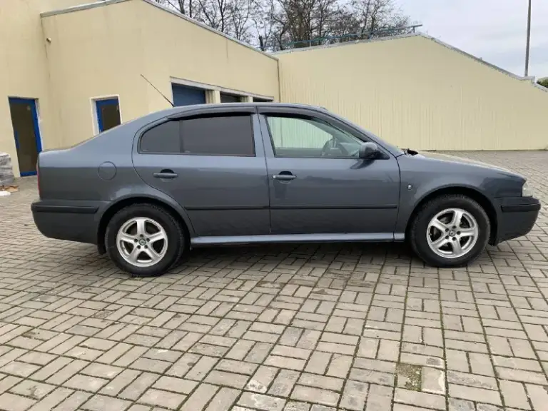 Skoda octavia tour 1.6
Год 2009
Пробег 206т родной
Все стёкла заводские
3 Хозяина
Автомобиль полностью обслужен
Все четыре стойки новые
Рычаги новые
Сцепление новые
Резина новая
Грм помпа всё свежее
Тормозная система также обслужена
Мотор работает идеально
Возможен обмен

В общем пишите звоните
+79496347909
Г. Мариуполь
Цена 600 срочно - фотография - 8