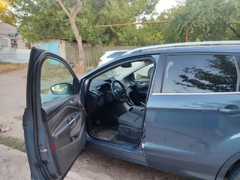 Продам ford kuga2 2014г, 1.6 экобуст, классический автомат, полный привод. 161 тысяч родного пробега. Машина в предмаксимальной комплектации. Двигатель, коробка, ходовая в отличном состоянии. Никаких вложений машина не требует сел и поехал. Сигнализация с автозапуском, 2 комплекта ключей. На 180 регионе я хозяин. То проходила своевременно по кузову полным порядок салон в отличном состоянии 10 из 10 масло не жрёт. Машина в дтп не участвовала машина на зимней шиповоной резине. Цена : 1450000 +7 949 373 68 54
📞 Звоните: +7(949)3736854 - фотография - 4