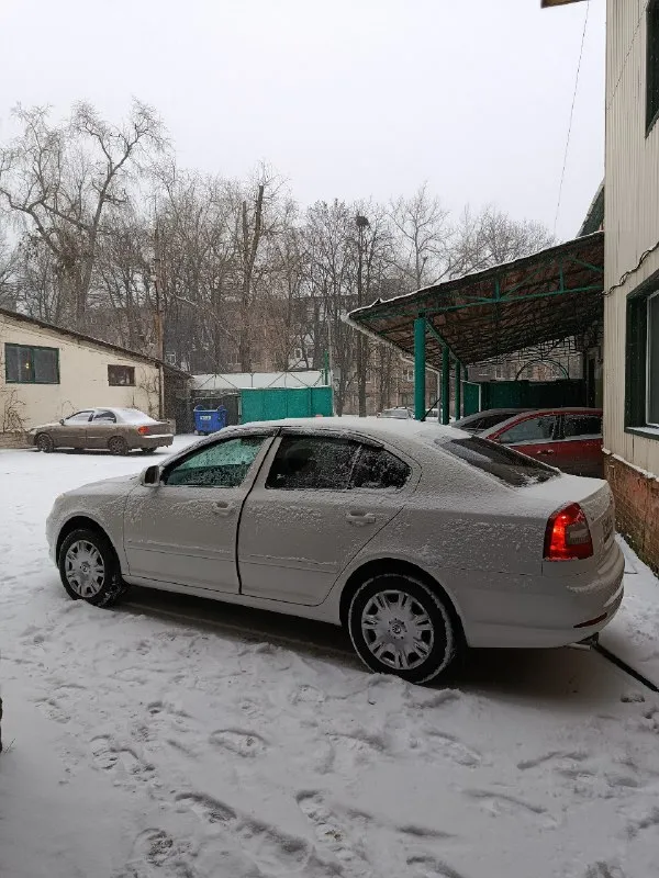 Продам skoda octavia a5 2013 год. Двигатель 1.8 tsi, коробка механика 6-ти ступка. Пробег 164 т. Км. Двигатель и коробка работают идеально. Stage 1 - 210 л. С. Динамика авто потрясающая. Авто полностью обслужено!! Ходовая часть вся перебрана, масло в двигателе, в коробке, новый маховик, комплект сцепления ( luk ). Новая помпа, теплообменник - перечислять можно долго. Новая зимняя шипованная резина. Кузов без единого рыжика!!! Новый планшет. Цена 900 т. ₽. Г донецк. Тел. +79493332212. Возможна продажа в кредит.
📞 Звоните: +7(949)3332212 - фотография - 4