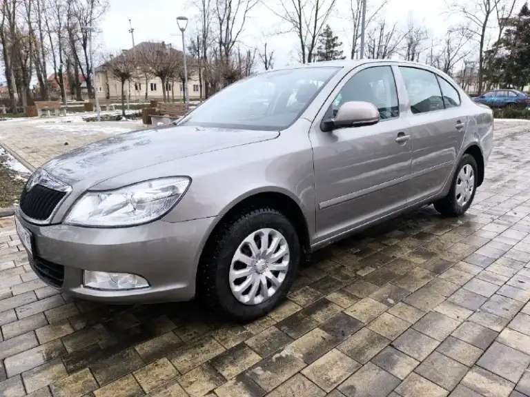 Продам skoda octavia a5 рестайлинг
( Skoda октавия)
Двигатель 1.6 mpi
Классический автомат. (японский aisin)
Пробег: 175 тысяч км. 100% оригинальный, не скрученный. Очень легко проверяется.
Машина полностью обслужена, за время владения вложено много денег.
Машина без проблем, все работает
Я 3 хозяин
Юридически чистая
Подогревы передних сидений, датчик дождя, датчик света, противотуманные фары, подлокотник.
Кто ищет живую шкоду, приезжайте- смотрите. Сейчас таких мало.
Подробности в сообщениях или по телефону +79497468109
📲 Tg: @dmitriype
📞 Звоните: +7(949)7468109 - фотография - 3