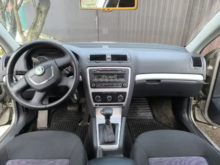 Продам skoda octavia a5 рестайлинг
( Skoda октавия)
Двигатель 1.6 mpi
Классический автомат. (японский aisin)
Пробег: 175 тысяч км. 100% оригинальный, не скрученный. Очень легко проверяется.
Машина полностью обслужена, за время владения вложено много денег.
Машина без проблем, все работает
Я 3 хозяин
Юридически чистая
Подогревы передних сидений, датчик дождя, датчик света, противотуманные фары, подлокотник.
Кто ищет живую шкоду, приезжайте- смотрите. Сейчас таких мало.
Подробности в сообщениях или по телефону +79497468109
📲 Tg: @dmitriype
📞 Звоните: +7(949)7468109 - фотография - 6