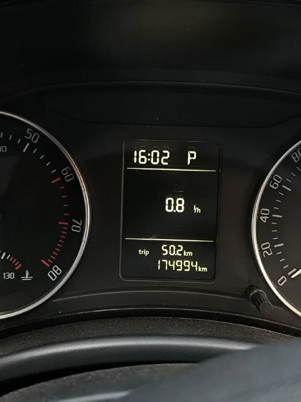 Продам skoda octavia a5 рестайлинг
( Skoda октавия)
Двигатель 1.6 mpi
Классический автомат. (японский aisin)
Пробег: 175 тысяч км. 100% оригинальный, не скрученный. Очень легко проверяется.
Машина полностью обслужена, за время владения вложено много денег.
Машина без проблем, все работает
Я 3 хозяин
Юридически чистая
Подогревы передних сидений, датчик дождя, датчик света, противотуманные фары, подлокотник.
Кто ищет живую шкоду, приезжайте- смотрите. Сейчас таких мало.
Подробности в сообщениях или по телефону +79497468109
📲 Tg: @dmitriype
📞 Звоните: +7(949)7468109 - фотография - 8