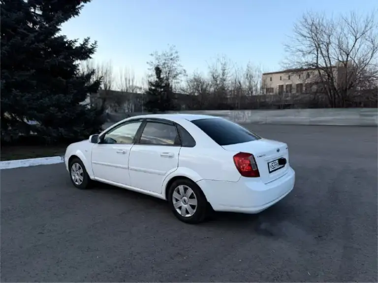 Продам седан🔥
🔥 Chevrolet lacetti🔥
•2012 Год
•Объем двигателя: 1.6, газ/бензин
•109 Л. С.
•Пробег: 168т.
•( Полноценный автомат)
Автомобиль для своих лет в безупречном состоянии. Всегда все обслуживалось вовремя! Весь в заводском окрасе, кроме бамперов. Кто ищет хозяйский, обслуженный автомобиль, то это тот самый вариант.
Машина продается в луганске
Цена: 770т. Руб.
Звоните: +79595089905!
📞 Звоните: +7(959)5089905 - фотография - 2