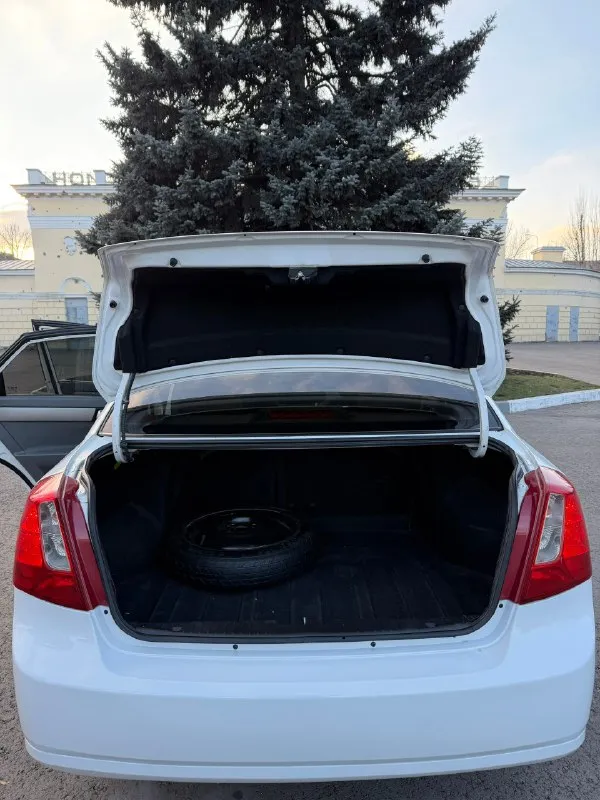 Продам седан🔥
🔥 Chevrolet lacetti🔥
•2012 Год
•Объем двигателя: 1.6, газ/бензин
•109 Л. С.
•Пробег: 168т.
•( Полноценный автомат)
Автомобиль для своих лет в безупречном состоянии. Всегда все обслуживалось вовремя! Весь в заводском окрасе, кроме бамперов. Кто ищет хозяйский, обслуженный автомобиль, то это тот самый вариант.
Машина продается в луганске
Цена: 770т. Руб.
Звоните: +79595089905!
📞 Звоните: +7(959)5089905 - фотография - 7