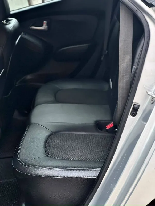 Продам hyundai ix35 год:2012 пробег:118.000 коробка:автомат мотор:2литра цена:1.320.000₽ привод:полный номер:+79494952372 или +79491003435 на обоих номерах есть телеграмм! Авто в отличном состоянии с родным пробегом, технически часть на твердую 5+ мотор и коробка в идеальном состоянии! Салон и кузов выглядит как на фото, по кузову без дефектов не ржавчины не вмятин, салон в идеальном состоянии чистый без дырок и пятин, за автомобилем ухаживали, в хорошей комплектации:комбинированный кожаный салон, мульти руль, раздельный климат контроль, парктроники передние и задние, обогрев лобового стекла заднего стекла, зеркал и дворников, подогревы передних сидений и задних, датчик света и дождя, большой монитор с камерой заднего вида, с bt, aux, usb, помощь при спуске, полный бортовой компьютер и многое другое, больше информации по телефону
📞 Звоните: +7(949)4952372 - фотография - 6