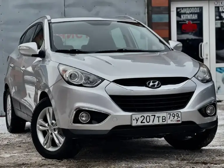 Продам hyundai ix35
Год:2012
Пробег:118.000
Коробка:автомат
:2Литра
Цена:1.320.000₽
Привод:полный
Номер:+79494952372 или +79491003435 на обоих номерах есть телеграмм!
Авто в отличном состоянии с родным пробегом, технически часть на твердую 5+ мотор и коробка в идеальном состоянии! Салон и кузов выглядит как на фото, по кузову без дефектов не ржавчины не вмятин, салон в идеальном состоянии чистый без дырок и пятин, за автомобилем ухаживали, в хорошей комплектации:комбинированный кожаный салон, мульти руль, раздельный климат контроль, парктроники передние и задние, обогрев лобового стекла заднего стекла, зеркал и дворников, подогревы передних сидений и задних, датчик света и дождя, большой монитор с камерой заднего вида, с bt, aux, usb, помощь при спуске, полный бортовой компьютер и многое другое, больше информации по телефону
📲 Tg: @ninochka_ra
📞 Звоните: +7(949)4952372 - фотография - 1