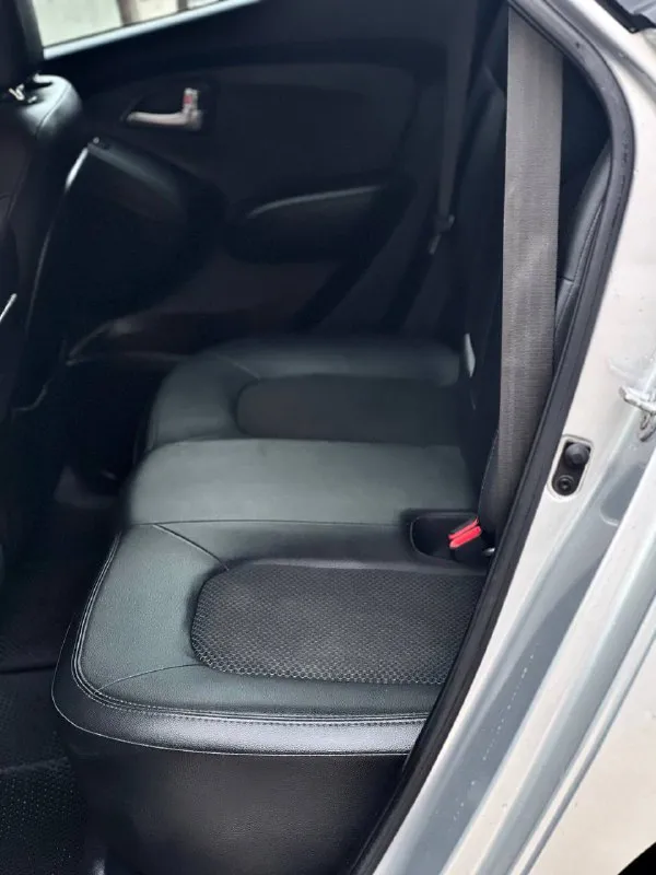 Продам hyundai ix35
Год:2012
Пробег:118.000
Коробка:автомат
:2Литра
Цена:1.320.000₽
Привод:полный
Номер:+79494952372 или +79491003435 на обоих номерах есть телеграмм!
Авто в отличном состоянии с родным пробегом, технически часть на твердую 5+ мотор и коробка в идеальном состоянии! Салон и кузов выглядит как на фото, по кузову без дефектов не ржавчины не вмятин, салон в идеальном состоянии чистый без дырок и пятин, за автомобилем ухаживали, в хорошей комплектации:комбинированный кожаный салон, мульти руль, раздельный климат контроль, парктроники передние и задние, обогрев лобового стекла заднего стекла, зеркал и дворников, подогревы передних сидений и задних, датчик света и дождя, большой монитор с камерой заднего вида, с bt, aux, usb, помощь при спуске, полный бортовой компьютер и многое другое, больше информации по телефону
📲 Tg: @ninochka_ra
📞 Звоните: +7(949)4952372 - фотография - 7