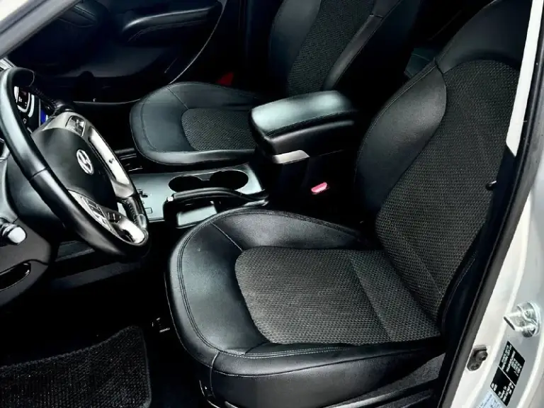 Продам hyundai ix35
Год:2012
Пробег:118.000
Коробка:автомат
:2Литра
Цена:1.320.000₽
Привод:полный
Номер:+79494952372 или +79491003435 на обоих номерах есть телеграмм!
Авто в отличном состоянии с родным пробегом, технически часть на твердую 5+ мотор и коробка в идеальном состоянии! Салон и кузов выглядит как на фото, по кузову без дефектов не ржавчины не вмятин, салон в идеальном состоянии чистый без дырок и пятин, за автомобилем ухаживали, в хорошей комплектации:комбинированный кожаный салон, мульти руль, раздельный климат контроль, парктроники передние и задние, обогрев лобового стекла заднего стекла, зеркал и дворников, подогревы передних сидений и задних, датчик света и дождя, большой монитор с камерой заднего вида, с bt, aux, usb, помощь при спуске, полный бортовой компьютер и многое другое, больше информации по телефону
📲 Tg: @ninochka_ra
📞 Звоните: +7(949)4952372 - фотография - 9