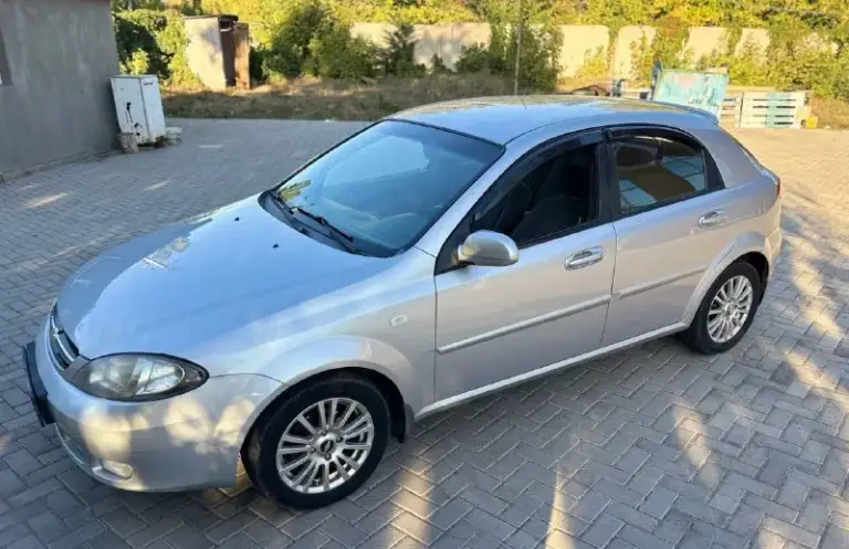 Продам срочно
Chevrolet lacetti
Год выпуска 2007
Обьем двигателя 1.6 механика
Машина в очень хорошем состоянии, всю жизнь в одних руках, салон ухоженный
Зеленая автотека
Оригинальный птс
Два ключа
4 Стекло подъемника
Пробег 192 000
Мультируль
Электро регулировка зеркал
Цена 430 000р
Номер телефона
+79490989194 - фотография - 3