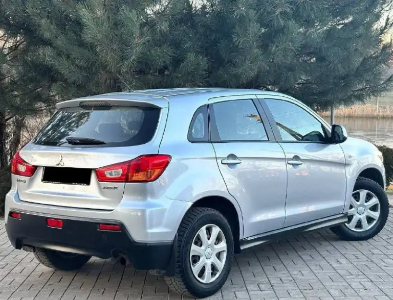 Продам mitsubishi asx
Год выпуска:2013
Объём двигателя:1.6.v16
Кпп механическая
Родной пробег:147.000 км
Один собственник

Авто без дтп! В родном окрасе!
Состояние кузова отличное!
Автотека✅
Технически авто без вложений
Автомобиль обслуживался всегда по регламенту, недавно сделали полное т. О, автомобиль готов к зимней эксплуатации

Комплектация:
Бортовой компьютер,
Подогрев сидений,4 стеклоподъемника, кондиционер, электро зеркала, противотуманные фары, подогрев стекл, abs esp, aux bluetooth, полный комплект ключей и много чего прочего для комфортного вождения
По документам любой вид оформления

Цена:975.000

+79490514189

Г. Донецк - фотография - 3