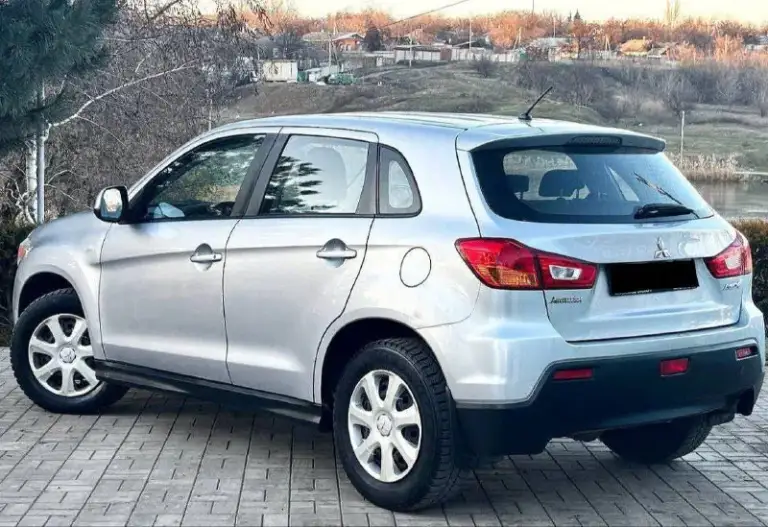 Продам mitsubishi asx
Год выпуска:2013
Объём двигателя:1.6.v16
Кпп механическая
Родной пробег:147.000 км
Один собственник

Авто без дтп! В родном окрасе!
Состояние кузова отличное!
Автотека✅
Технически авто без вложений
Автомобиль обслуживался всегда по регламенту, недавно сделали полное т. О, автомобиль готов к зимней эксплуатации

Комплектация:
Бортовой компьютер,
Подогрев сидений,4 стеклоподъемника, кондиционер, электро зеркала, противотуманные фары, подогрев стекл, abs esp, aux bluetooth, полный комплект ключей и много чего прочего для комфортного вождения
По документам любой вид оформления

Цена:975.000

+79490514189

Г. Донецк - фотография - 4