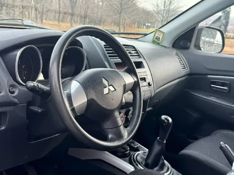 Продам mitsubishi asx
Год выпуска:2013
Объём двигателя:1.6.v16
Кпп механическая
Родной пробег:147.000 км
Один собственник

Авто без дтп! В родном окрасе!
Состояние кузова отличное!
Автотека✅
Технически авто без вложений
Автомобиль обслуживался всегда по регламенту, недавно сделали полное т. О, автомобиль готов к зимней эксплуатации

Комплектация:
Бортовой компьютер,
Подогрев сидений,4 стеклоподъемника, кондиционер, электро зеркала, противотуманные фары, подогрев стекл, abs esp, aux bluetooth, полный комплект ключей и много чего прочего для комфортного вождения
По документам любой вид оформления

Цена:975.000

+79490514189

Г. Донецк - фотография - 5