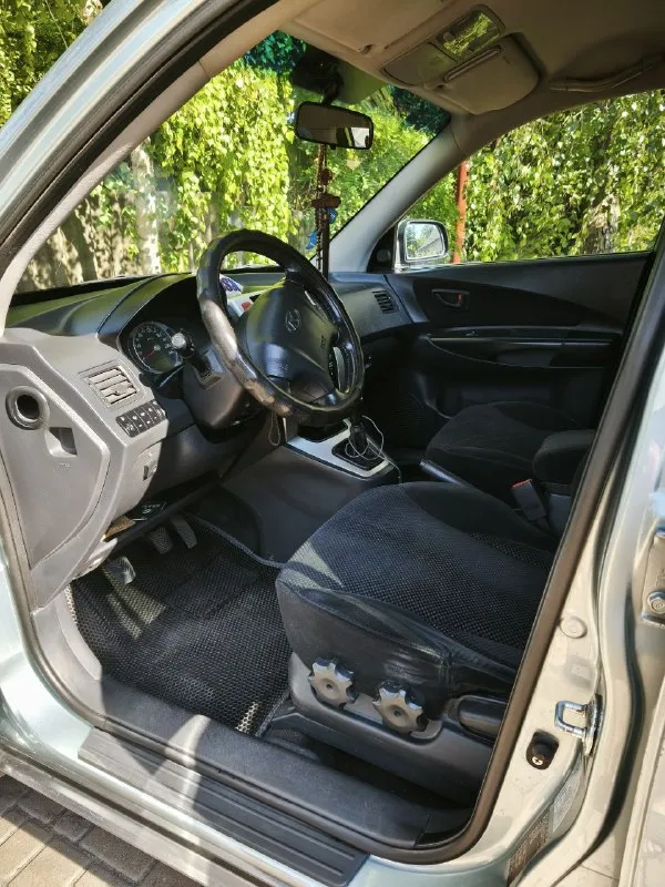 Продам hyundai tucson.
Год-2008.
2.0 Бензин/газ
Передний привод.
Один хозяин.
Пробег 264 тыс. Км.
На пробеге 257 тыс. Км была произведена замена двс на новый контрактный, при переоформлении впишется.
Тормозные диски + колодки новые, новый комплект сцепления.
Коробка механика.
Машина в хорошем состоянии, делать ничего не нужно.
Учет рф, переоформление без проблем. Кондиционер, полный электропакет, центр. Замок, подогревы сидений.
Цена- 950 000 руб.
Торг у капота!!!
Осмотр г. Макеевка.
Телефон для связи: +7(949)3213294
📞 Звоните: +7(949)3213294 - фотография - 6