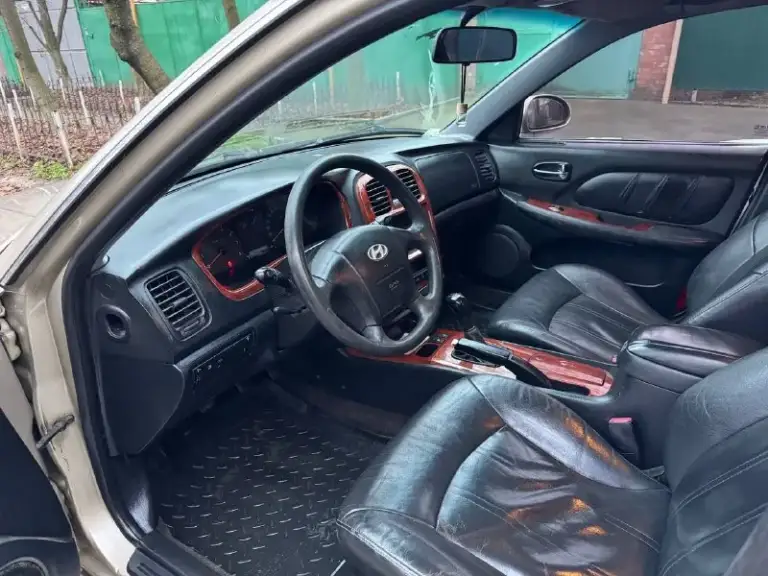 Продам авто hyundai sonata 2.0 мкпп 2004г. В достойном состоянии для своего возраста!

Гур, климат,
4Эл. Стеклоподъёмника, кожаный салон ухоженный. По техники авто в полном порядке, коробка, двигатель ничего не стучит не гремит, салон также в хорошем состоянии.
Авто не новое не питайте иллюзий, но за эти деньги сел поехал, по цене лады!
Адекватным людям торг будет ✅
С удовольствием предоставлю больше информации по тел.
+79895329511
What's app, telegram ✅
370.000 Тыс. Руб - фотография - 8