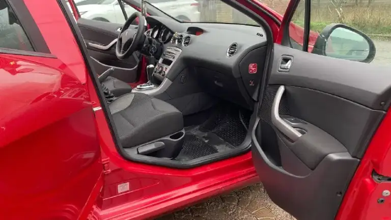 🔥Peugeot 308🔥
Год выпуска: 2009
Тип двигателя: бензиновый, 1.6
Пробег: 209 000 км (оригинальный)
Коробка передач: автоматическая
Комплектации:
• Датчики света/дождя
• Электрорегулировка зеркал
• Электроподъёмники
• Круиз-контроль
• Климат-контроль
• Мультируль
• Led-фары
• Двухстороняя сигнализация
Цена: 550,000 ₽
Автомобиль в отличном состоянии, все системы работают. Готов к проверке.
Юридически чист, без обременений.
Вопросы по телефону: +7-949-41-55-434.
Возможен торг. - фотография - 9