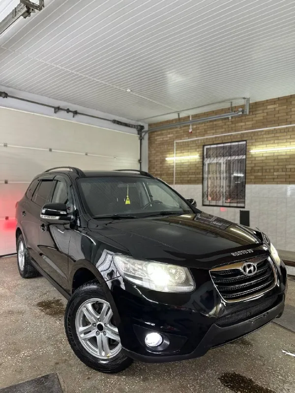 Марка- hyundai santa fe рестайлинг.
Год- выпуска 2012.
Привод- подключаемый 4wd обслужен, рабочий!!!
Кузов в идеальном состоянии.
- 2.4 Бензин работает идеально, тихо спокойно, даже не слышно как работает!
Коробка- самая надежная aisin 6ст работает как положено.
Автомобиль в идеальном состоянии, полностью обслужен, и вложений не требует!
Хорошая комплектация: цвет салона темно коричневый. Двух зонный климат контроль. 4 стекло подъемника. Подогрев сидений. Подогрев лобового. Кожаный мультируль. Регулировка фар. В фарах дорогой свет стоит, верх низ. Abs esp помощь при спуске и подьеме.
Поставил новую резину зима! 2 ключа сигнализация, запаска 5 диск, домкрат ключи!
В двух словах идеальный семейный автомобиль на каждый день!
Осмотр донецк макеевка в любом месте!
Документы чистые, любое оформление!
Цена подарок до нового года 1.320.000₽
По низу рынка за такой авто💦
Телефон +7949-989-6200 звоните в любое время, если не доступен звоните еще раз связь плохая.
📞 Звоните: +7(949)9896200 - фотография - 1
