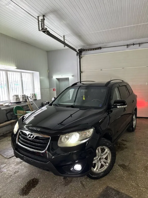 Марка- hyundai santa fe рестайлинг.
Год- выпуска 2012.
Привод- подключаемый 4wd обслужен, рабочий!!!
Кузов в идеальном состоянии.
- 2.4 Бензин работает идеально, тихо спокойно, даже не слышно как работает!
Коробка- самая надежная aisin 6ст работает как положено.
Автомобиль в идеальном состоянии, полностью обслужен, и вложений не требует!
Хорошая комплектация: цвет салона темно коричневый. Двух зонный климат контроль. 4 стекло подъемника. Подогрев сидений. Подогрев лобового. Кожаный мультируль. Регулировка фар. В фарах дорогой свет стоит, верх низ. Abs esp помощь при спуске и подьеме.
Поставил новую резину зима! 2 ключа сигнализация, запаска 5 диск, домкрат ключи!
В двух словах идеальный семейный автомобиль на каждый день!
Осмотр донецк макеевка в любом месте!
Документы чистые, любое оформление!
Цена подарок до нового года 1.320.000₽
По низу рынка за такой авто💦
Телефон +7949-989-6200 звоните в любое время, если не доступен звоните еще раз связь плохая.
📞 Звоните: +7(949)9896200 - фотография - 2