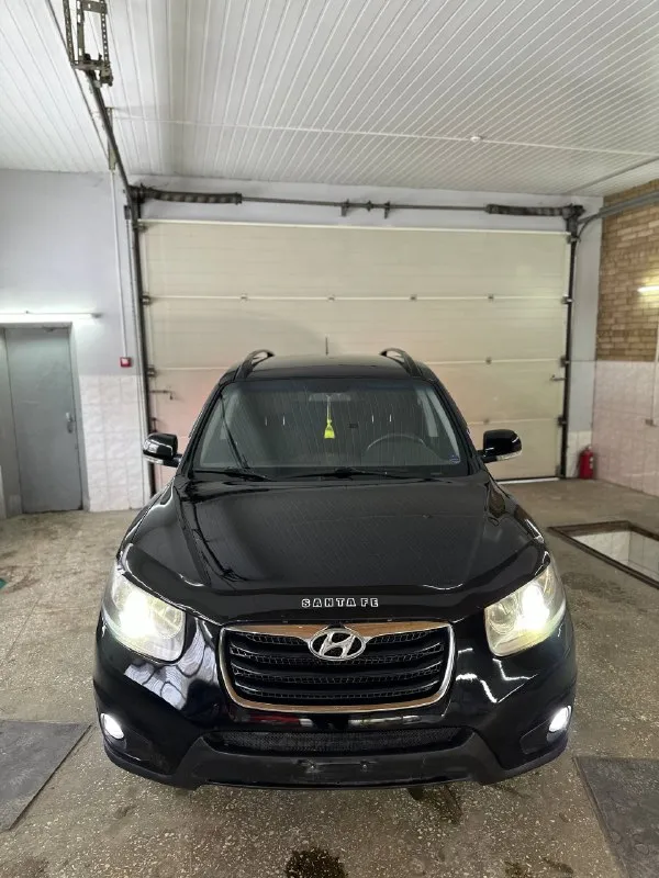 Марка- hyundai santa fe рестайлинг.
Год- выпуска 2012.
Привод- подключаемый 4wd обслужен, рабочий!!!
Кузов в идеальном состоянии.
- 2.4 Бензин работает идеально, тихо спокойно, даже не слышно как работает!
Коробка- самая надежная aisin 6ст работает как положено.
Автомобиль в идеальном состоянии, полностью обслужен, и вложений не требует!
Хорошая комплектация: цвет салона темно коричневый. Двух зонный климат контроль. 4 стекло подъемника. Подогрев сидений. Подогрев лобового. Кожаный мультируль. Регулировка фар. В фарах дорогой свет стоит, верх низ. Abs esp помощь при спуске и подьеме.
Поставил новую резину зима! 2 ключа сигнализация, запаска 5 диск, домкрат ключи!
В двух словах идеальный семейный автомобиль на каждый день!
Осмотр донецк макеевка в любом месте!
Документы чистые, любое оформление!
Цена подарок до нового года 1.320.000₽
По низу рынка за такой авто💦
Телефон +7949-989-6200 звоните в любое время, если не доступен звоните еще раз связь плохая.
📞 Звоните: +7(949)9896200 - фотография - 3