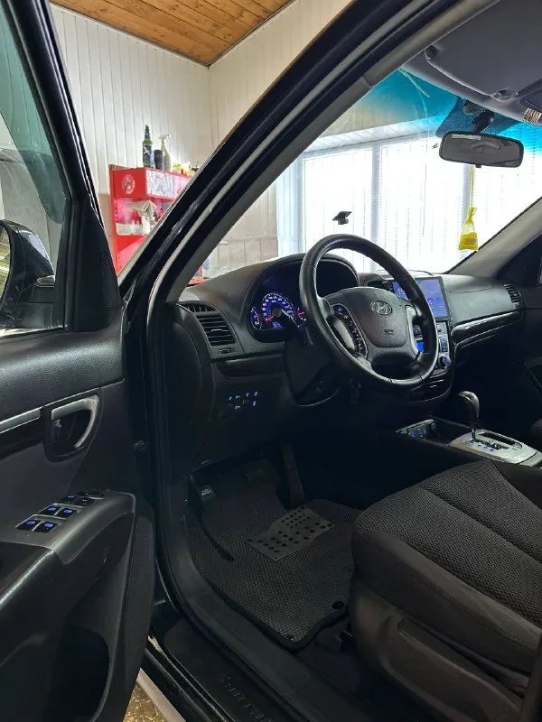 Марка- hyundai santa fe рестайлинг.
Год- выпуска 2012.
Привод- подключаемый 4wd обслужен, рабочий!!!
Кузов в идеальном состоянии.
- 2.4 Бензин работает идеально, тихо спокойно, даже не слышно как работает!
Коробка- самая надежная aisin 6ст работает как положено.
Автомобиль в идеальном состоянии, полностью обслужен, и вложений не требует!
Хорошая комплектация: цвет салона темно коричневый. Двух зонный климат контроль. 4 стекло подъемника. Подогрев сидений. Подогрев лобового. Кожаный мультируль. Регулировка фар. В фарах дорогой свет стоит, верх низ. Abs esp помощь при спуске и подьеме.
Поставил новую резину зима! 2 ключа сигнализация, запаска 5 диск, домкрат ключи!
В двух словах идеальный семейный автомобиль на каждый день!
Осмотр донецк макеевка в любом месте!
Документы чистые, любое оформление!
Цена подарок до нового года 1.320.000₽
По низу рынка за такой авто💦
Телефон +7949-989-6200 звоните в любое время, если не доступен звоните еще раз связь плохая.
📞 Звоните: +7(949)9896200 - фотография - 7
