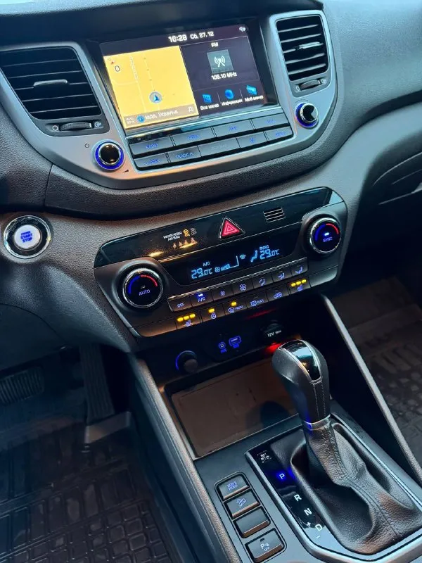 Hyundai tucson официал
2018 Год выпуска
Двигатель 2.0 бензин
Коробка автомат
Пробег родной 121 тыс. Км
Автомобиль в отличном состоянии,
Кузов не бит, не крашен, весь в заводском окрасе !
Двигатель работает как часики,
Коробка переключает как надо,
Вообщем авто без вложения !
Богатая комплектация
Бесключевой доступ
(Start-stop)
Роздельный климат-контроль,
Круиз-контроль,
Датчики света, и дождя,
Подогревы всех сидений, и стекл,
Подогрев руля,
Большой монитор с камерой заднего вида,
Carplay,
Громкая связь,
Сигнализация starline с автозапуском
И многое другое.
С документами полный порядок любой вид оформления !
Г. Донецк
Цена 1.945 тыс. ₽
Звоните остальное по
+79495210885
📲 Tg: r. B
📞 Звоните: +7(949)5210885 - фотография - 7
