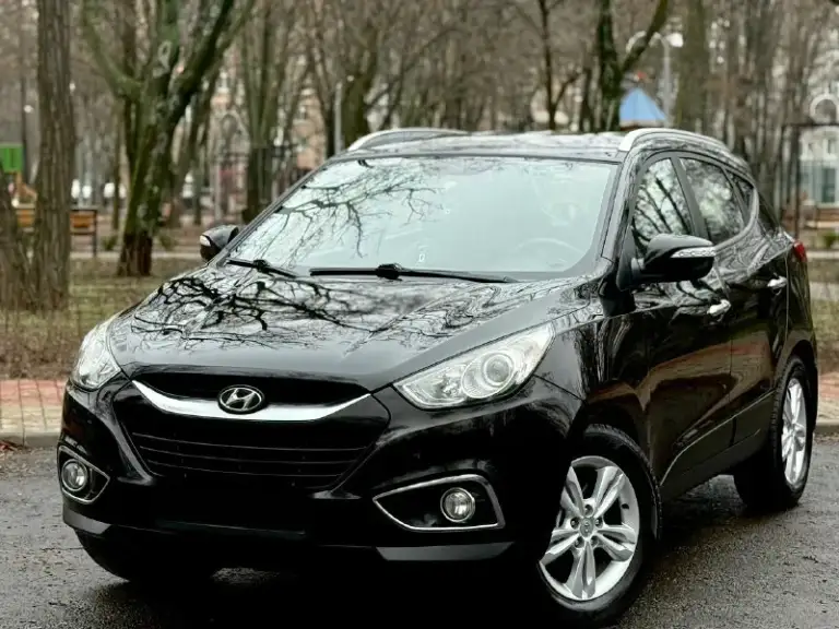 Hyundai ix35 2012 4wd двигатель 2.0 бензин коробка обычный автомат пробег 162000 привод полный подключаемый автомобиль в отличном состоянии, двигатель работает хорошо, коробка переключает без пинков, кузов целый без ржавчины отличная комплектация:кожаный салон, двухзонный климат контроль, большой сенсорный монитор, подогрев всех сидений и руля, парктроники передние и задние, электрозеркала с складыванием, bluetooth aux, заводской сабуфер, два ключа, и еще много чего цена 1350000 возможен торг +79495035504
📞 Звоните: +7(949)5035504 - фотография - 1