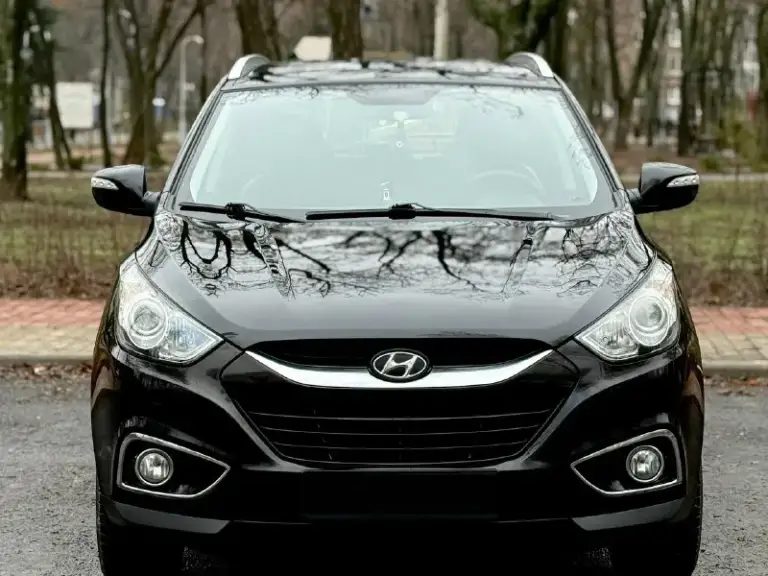 Hyundai ix35 2012 4wd двигатель 2.0 бензин коробка обычный автомат пробег 162000 привод полный подключаемый автомобиль в отличном состоянии, двигатель работает хорошо, коробка переключает без пинков, кузов целый без ржавчины отличная комплектация:кожаный салон, двухзонный климат контроль, большой сенсорный монитор, подогрев всех сидений и руля, парктроники передние и задние, электрозеркала с складыванием, bluetooth aux, заводской сабуфер, два ключа, и еще много чего цена 1350000 возможен торг +79495035504
📞 Звоните: +7(949)5035504 - фотография - 2