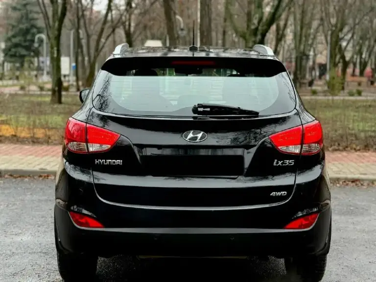 Hyundai ix35 2012 4wd двигатель 2.0 бензин коробка обычный автомат пробег 162000 привод полный подключаемый автомобиль в отличном состоянии, двигатель работает хорошо, коробка переключает без пинков, кузов целый без ржавчины отличная комплектация:кожаный салон, двухзонный климат контроль, большой сенсорный монитор, подогрев всех сидений и руля, парктроники передние и задние, электрозеркала с складыванием, bluetooth aux, заводской сабуфер, два ключа, и еще много чего цена 1350000 возможен торг +79495035504
📞 Звоните: +7(949)5035504 - фотография - 3
