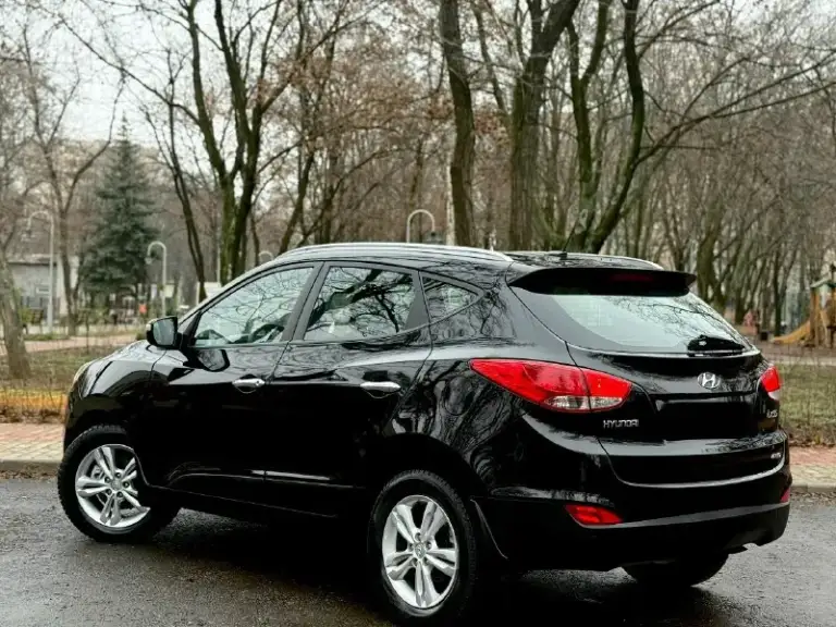 Hyundai ix35 2012 4wd двигатель 2.0 бензин коробка обычный автомат пробег 162000 привод полный подключаемый автомобиль в отличном состоянии, двигатель работает хорошо, коробка переключает без пинков, кузов целый без ржавчины отличная комплектация:кожаный салон, двухзонный климат контроль, большой сенсорный монитор, подогрев всех сидений и руля, парктроники передние и задние, электрозеркала с складыванием, bluetooth aux, заводской сабуфер, два ключа, и еще много чего цена 1350000 возможен торг +79495035504
📞 Звоните: +7(949)5035504 - фотография - 4