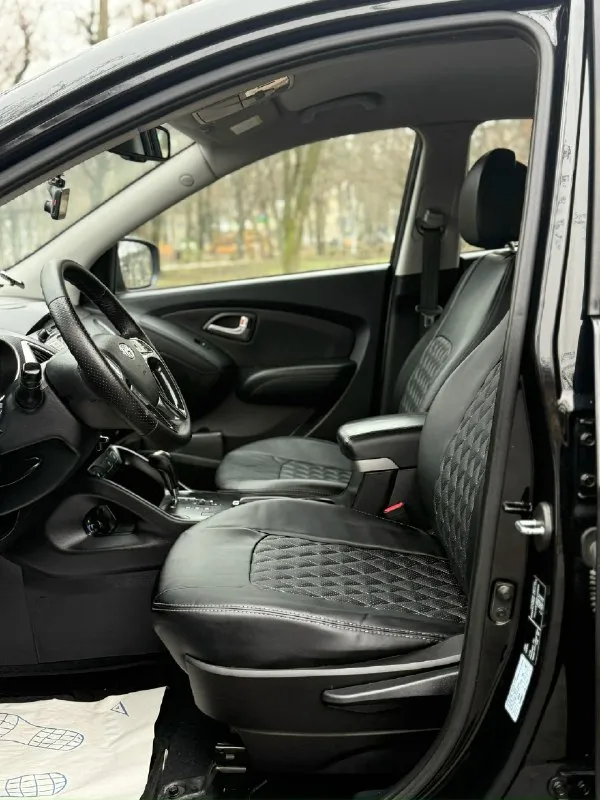 Hyundai ix35 2012 4wd двигатель 2.0 бензин коробка обычный автомат пробег 162000 привод полный подключаемый автомобиль в отличном состоянии, двигатель работает хорошо, коробка переключает без пинков, кузов целый без ржавчины отличная комплектация:кожаный салон, двухзонный климат контроль, большой сенсорный монитор, подогрев всех сидений и руля, парктроники передние и задние, электрозеркала с складыванием, bluetooth aux, заводской сабуфер, два ключа, и еще много чего цена 1350000 возможен торг +79495035504
📞 Звоните: +7(949)5035504 - фотография - 7