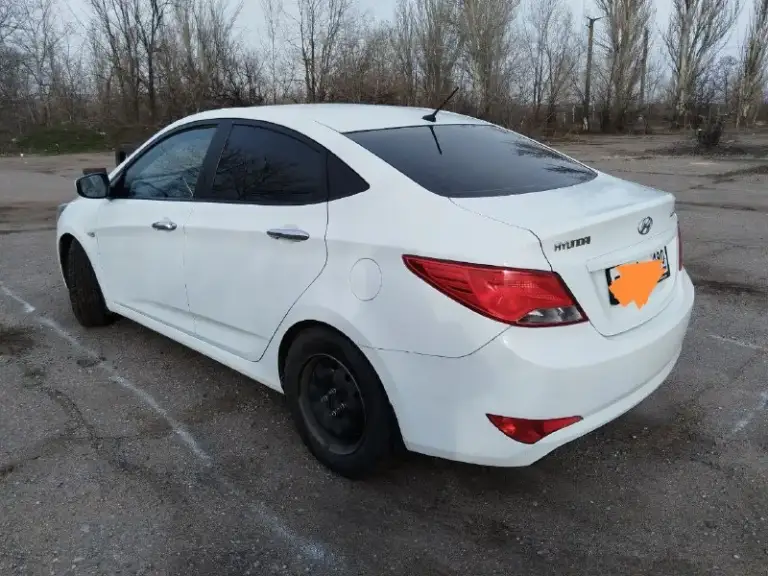 Продам hyundai solaris 2014г. Пробег 205.000,мкпп 1.4 бензин. Автомобиль юридически чист. Состояние:электроника, ходовка, мотор и мкпп отлично. Чистый ухоженный салон. По заднему бамперу есть маленький нюанс. Цена 875.000 г. Макеевка, +79495541972
📞 Звоните: +7(949)5541972 - фотография - 2